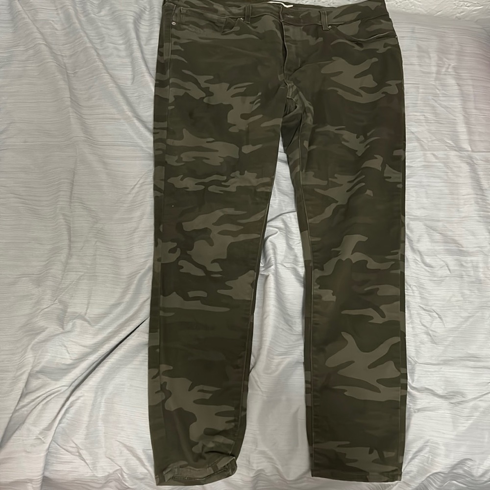 Levi army print pants